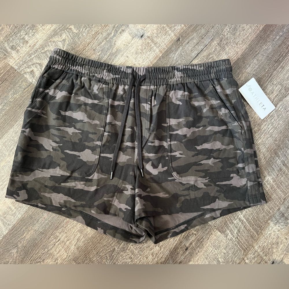 Athleta Camo Farallon Short- Size 22
